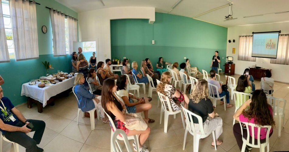 Oficina do DIJ reúne trabalhadores em tarde de estudo e integração