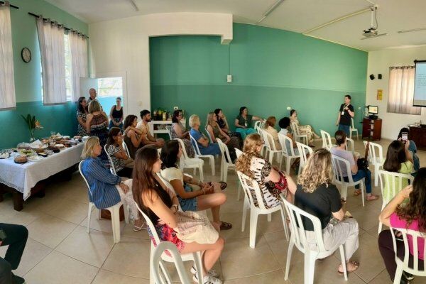 Oficina do DIJ reúne trabalhadores em tarde de estudo e integração